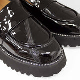 Mokasyny Tuffoni – czarne, lakierowane, włoskie, na platformie - zbliżenie.