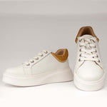 Hiszpańskie sneakersy Alma En Pena – białe, skórzane, z cyrkoniami - widok z przodu.