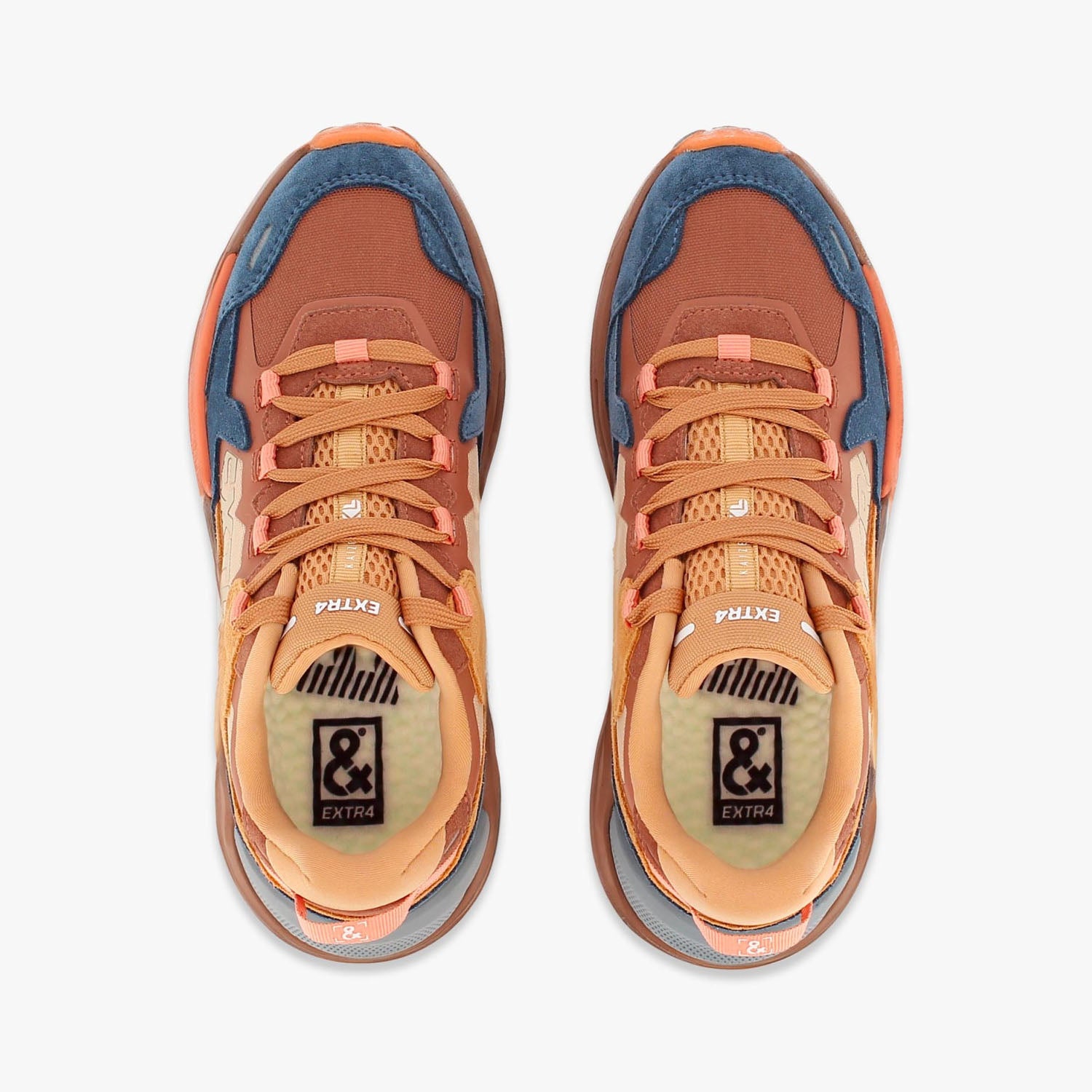 Włoskie sneakersy na platformie EXTR4 – brązowe, sportowe, zamszowe - widok z góry.