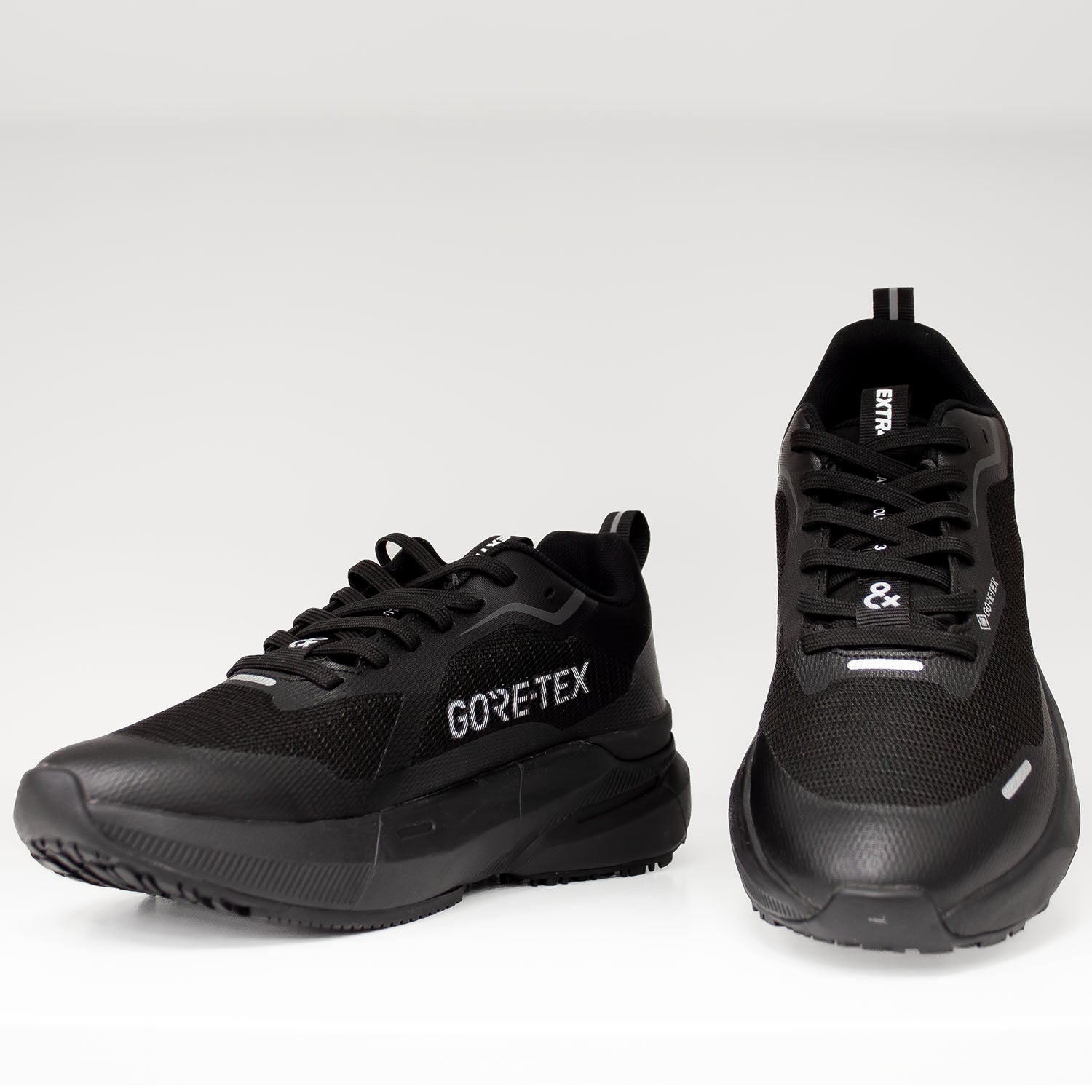 Sneakersy EXTR4 – czarne, sportowe, GORE-TEX - widok z przodu.