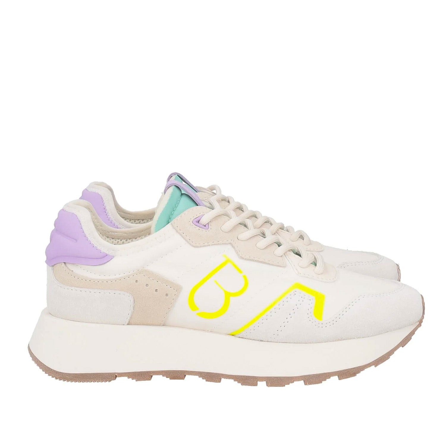 Sneakersy Tosca Blu – skórzane, zamszowe, włoskie, widok z boku – połączenie beżu, kości słoniowej i żółtych akcentów na tle lekkiej konstrukcji.
