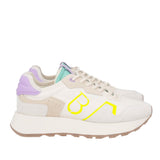 Sneakersy Tosca Blu – skórzane, zamszowe, włoskie, widok z boku – połączenie beżu, kości słoniowej i żółtych akcentów na tle lekkiej konstrukcji.