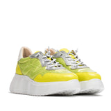 Sneakersy Berlin Wonders – limonkowe, skórzane, na platformie – widok pod kątem, pokazujący przód i bok butów
