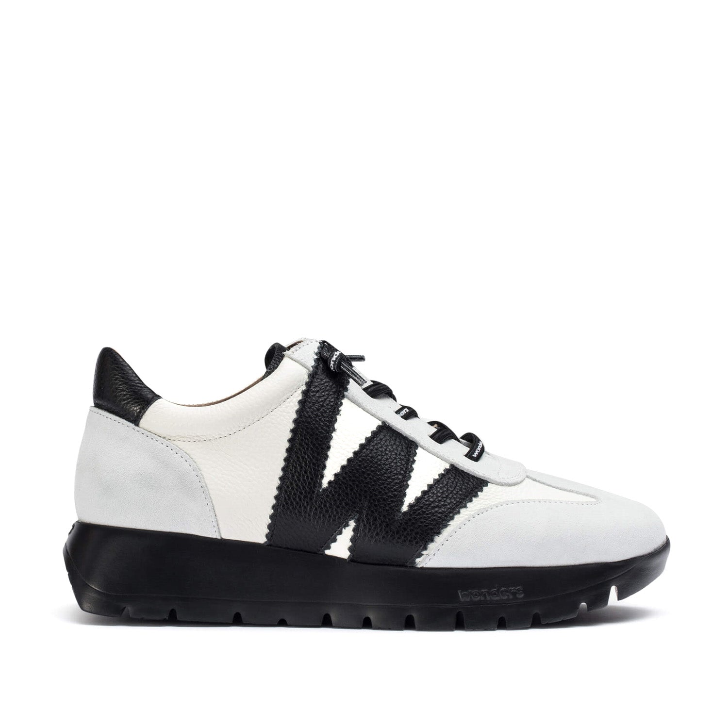 Hiszpańskie sneakersy Wonders – biało-czarne, skórzane, eleganckie z nowe kolekcji 2025/2026 jesień/zima ze skóry naturalnej licowej i zamszowej.