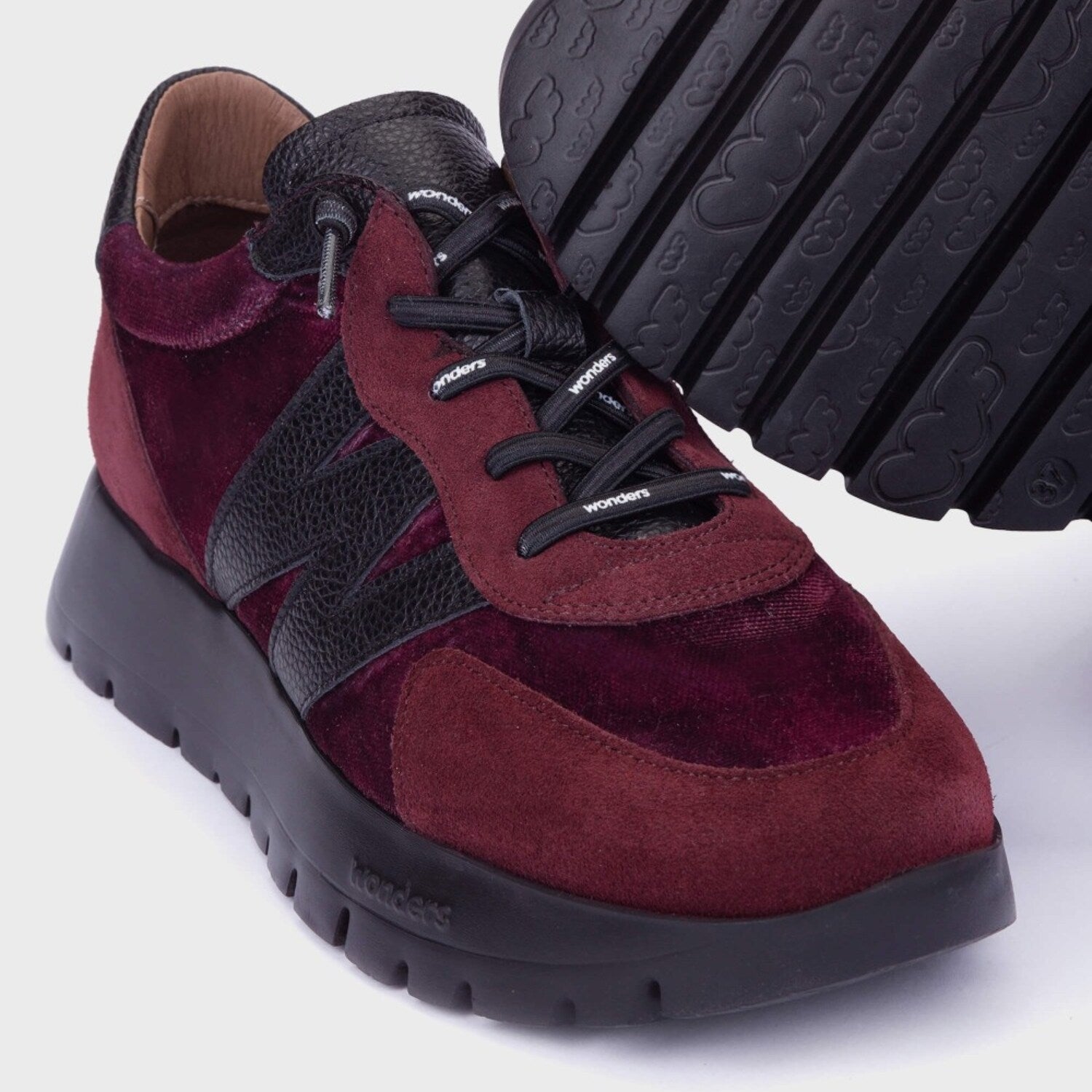 Sneakersy Wonders – burgundowe, welurowe, skórzane - zbliżenie