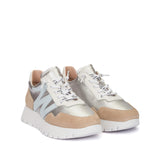 Sportowe sneakersy Wonders ODISEI w beżowej i srebrnej kolorystyce ze skóry naturalnej - widok pod kątem.