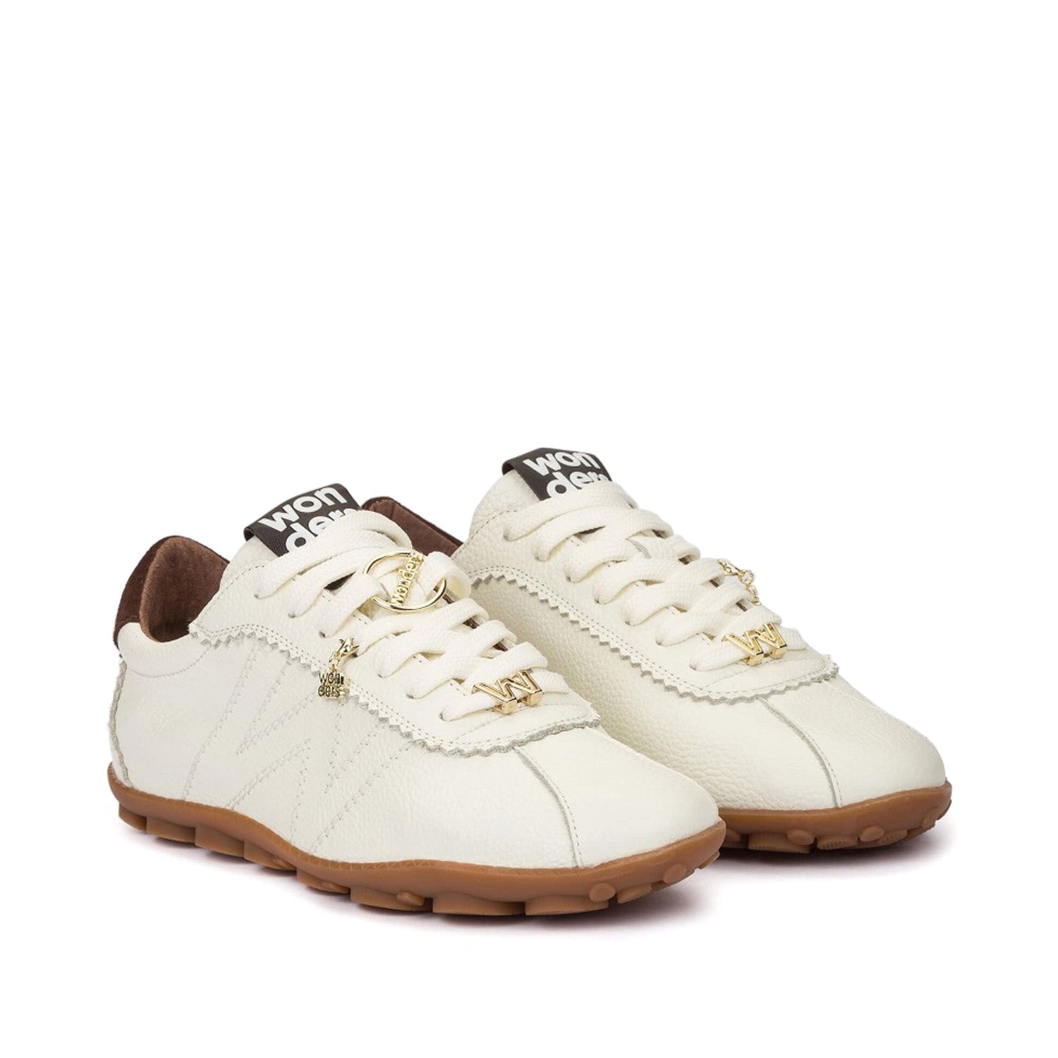 Sneakersy Wonders – trampki SPRINTR, kremowe, w stylu retro z aplikacjami na sznurowadłach - widok pod kątem.