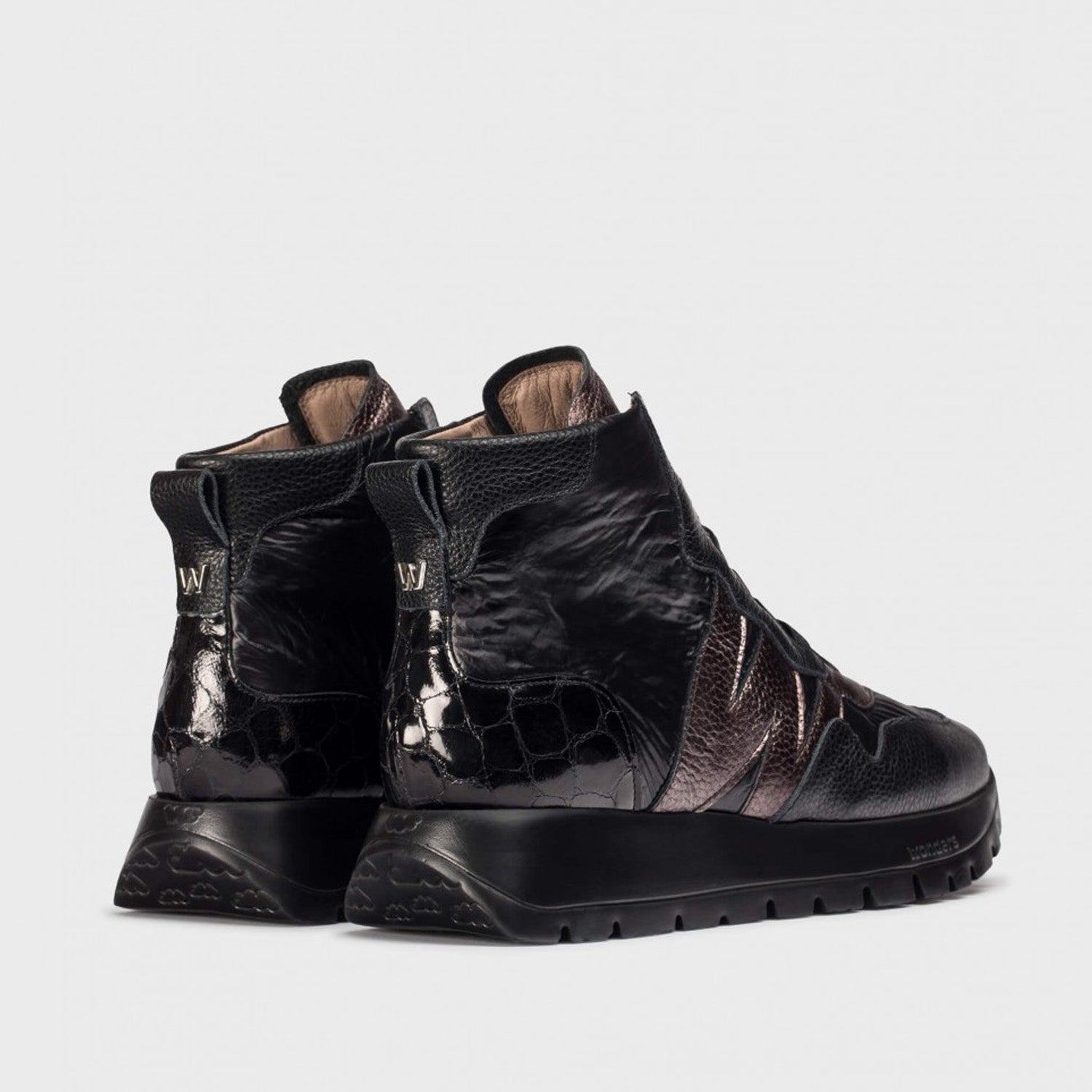 Wiosenne sneakersy Wonders – za kostkę, damskie, skóra naturalna, widok z tyłu.