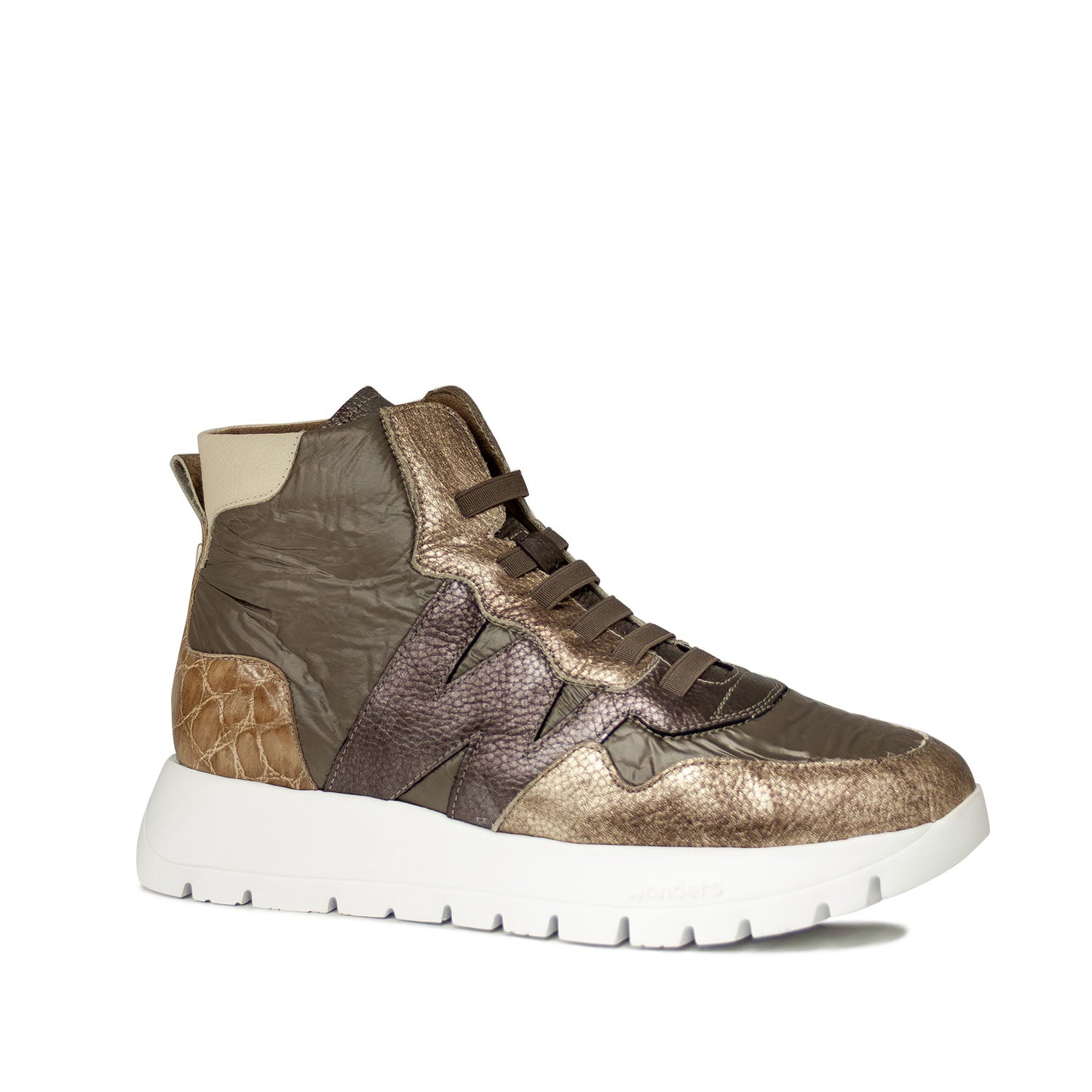Sneakersy Wonders – za kostkę, damskie, wiosenne - widok pod kątem na hiszpańskie sneakersy ze skóry naturalnej.