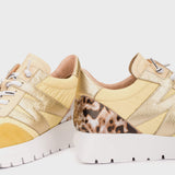 Sneakersy Wonders – żółte, skórzane, panterka