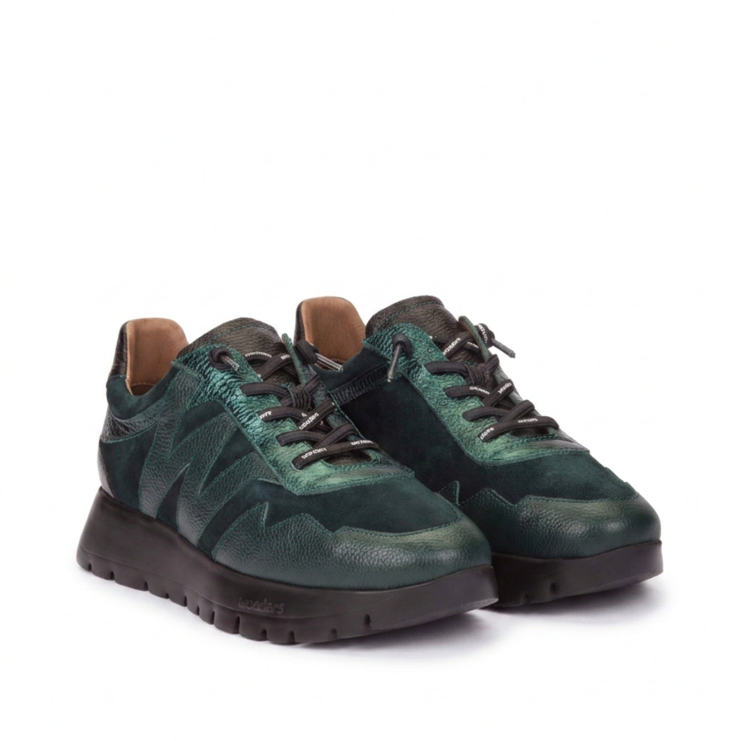 Sneakersy Wonders – zielone, zamszowe, skórzane - widok pod katem